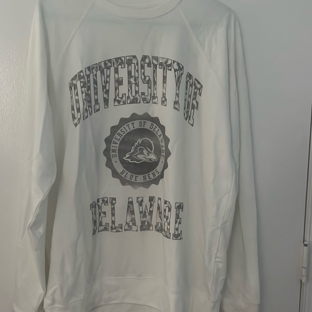 University of Delaware women’s sweatshirt. Like new.